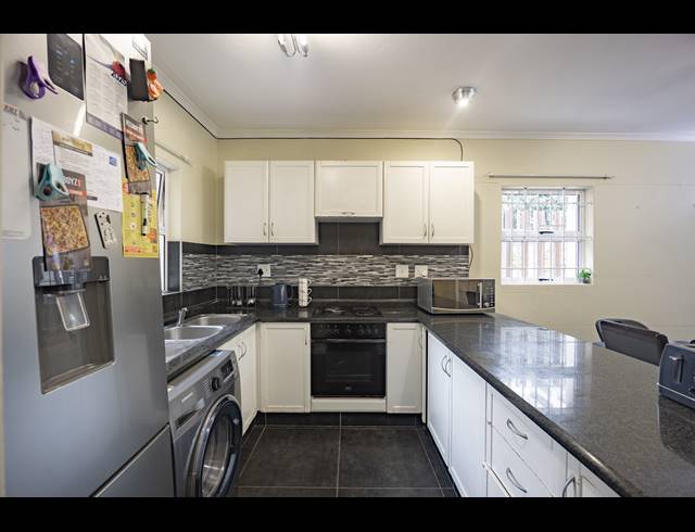 2 BEDROOM APARTMENT FOR SALE IN UMHLANGA CENTRAL
